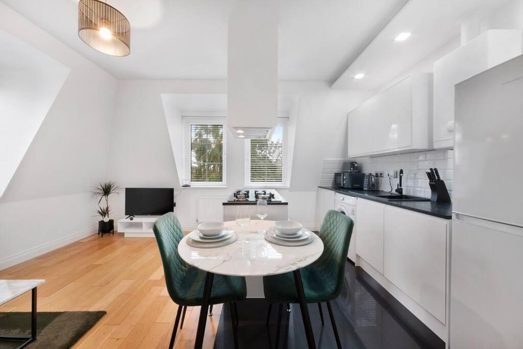 Roomy One Bed Loft Apartment Bishop's Stortford Luaran gambar